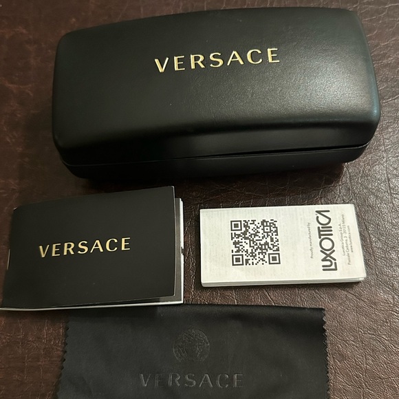 Versace unisex sunglasses - Picture 4 of 5